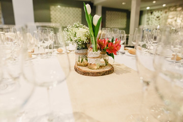 Beautiful centerpieces with vintage decoration for weddings.