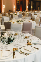 Beautiful centerpieces with vintage decoration for weddings.