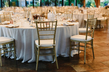 Beautiful centerpieces with vintage decoration for weddings.