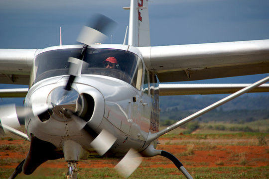 Aviao de paraquedistas se preparando para decolagem brasil 2018 