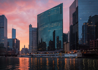Obraz na płótnie Canvas The Chicago River. Sunrise, Morning. Downtown Chicago, USA.