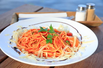 Spagetti with tomato.