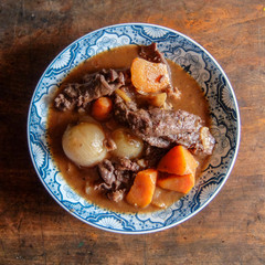 牛すじ肉を使った和風のビーフシチュー