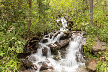 cascata in montagna
