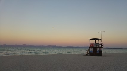 ATARDECER EN LA PLAYA
