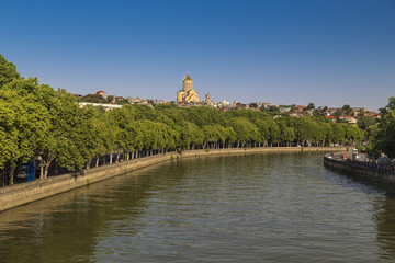 The river Kura and the Cathedral of the Holy Trinity