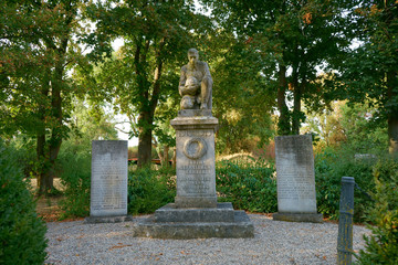 Obraz premium Gedenkmal zur Erinnerung an gefallene Soldaten im Ersten Weltkrieg