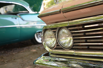 Fototapeta premium Pink VIntage Car Headlights 1