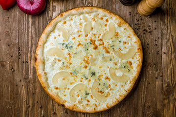 Pizza with pears and Gorgonzola cheese.
