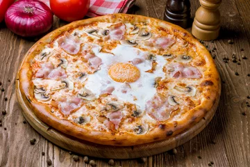 Papier Peint photo Lavable Pizzeria Pizza carbonara au bacon