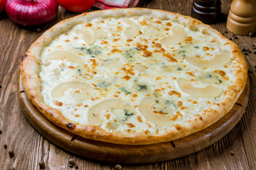 Pizza with pears and Gorgonzola cheese.