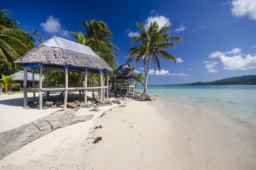 Fototapeta na wymiar Samoan beach fale