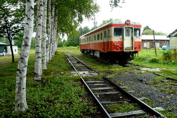 廃線跡と古い列車