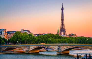 Sunset view of  Eiffel Tower and river Seine in Paris, France. - obrazy, fototapety, plakaty
