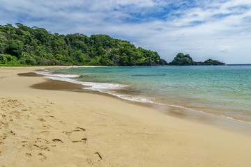 A bela praia da Baía do Sancho em Fernando de Noronha