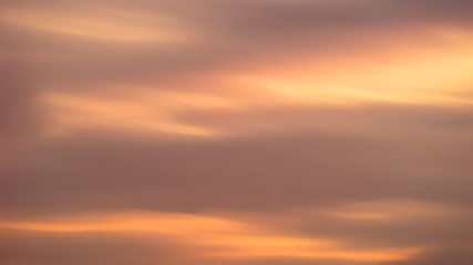 vorbeiziehende Wolken bei Sonnenuntergang, Langzeitbelichtung