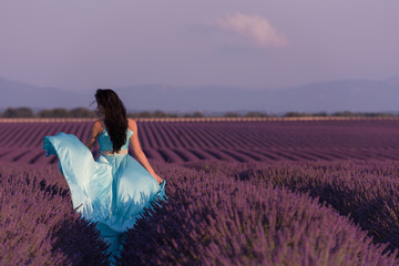 Fototapeta na wymiar woman in lavender flower field
