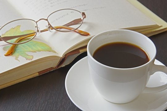 コーヒーと読書　読書の秋　