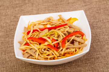 Wok noodle with pork and vegetables