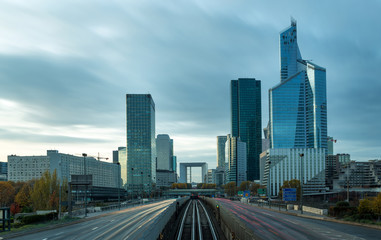 Obraz premium Dzielnica La Defense w Paryżu, Francja