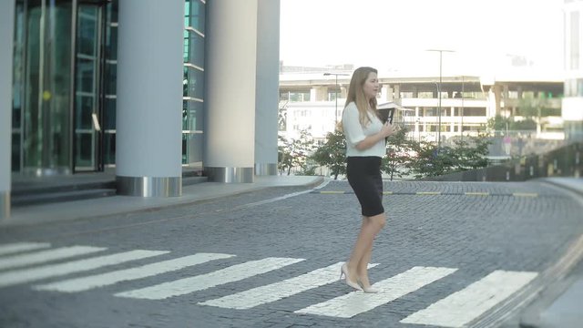Young business woman is strolling in the city park business center