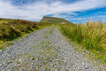 Fototapeta premium Yorkshire Dales landscape on the Pennine Way between Halton Gill and Horton in Ribblesdale with the Pen-Y-Ghent in the background, North Yorkshire, England, UK