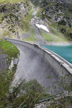 La diga del Barbellino, bacino artificiale situato sopra Valbondione, in alta Valle Seriana, sulle Prealpi Orobie Bergamasche.