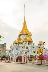 Fototapeta premium The Wat Traimit is a royal temple in the Bangkok district Samphanthawong, commonly known as Chinatown