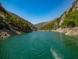 Fototapeta na wymiar Turquoise lake and mountains. Turkish Green Canyon 
