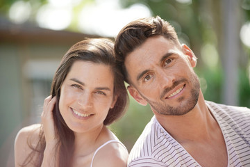 Obraz premium Portrait of 40-year-old couple on summer day