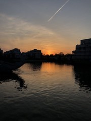 Naklejka premium Sunset lake