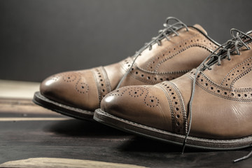 Mens leather cap-toe oxford dress shoes