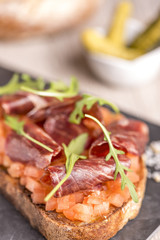 Tartine jambon tomates