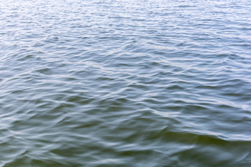 Naklejka premium Kleine Wellen auf dem Meer als Textur