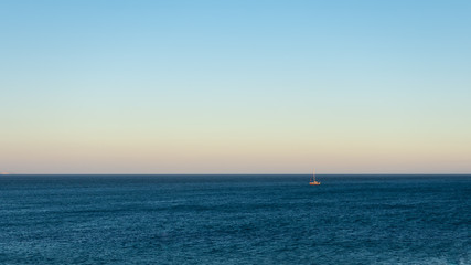 Obraz premium sailing into the sunset