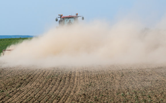 Landwirtschaft, Bodenbearbeitung bei Trockenheit
