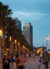 Obraz premium Wieczorny nasyp w Barcelonie