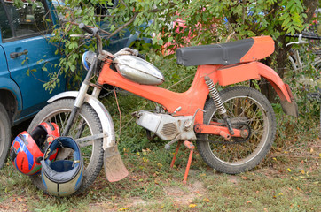 Alte Mofa Motorroller in Serbien