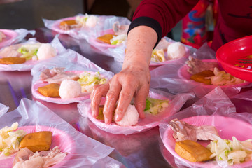 Traditional Chinese religious beliefs, ceremonial sacrifices, pork, vegetables, dried tofu, eggs, rice balls, commonly known as small three animals,