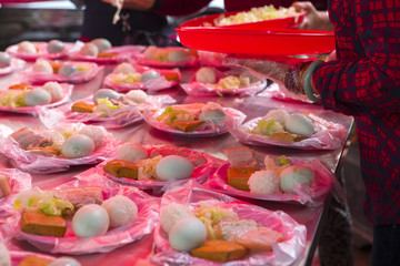 Traditional Chinese religious beliefs, ceremonial sacrifices, pork, vegetables, dried tofu, eggs, rice balls, commonly known as small three animals,