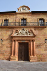 Fototapeta premium Puerta de la Limosna en Oviedo España 