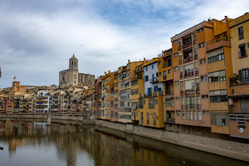 Fototapeta na wymiar Houses beside the river Onya Girona
