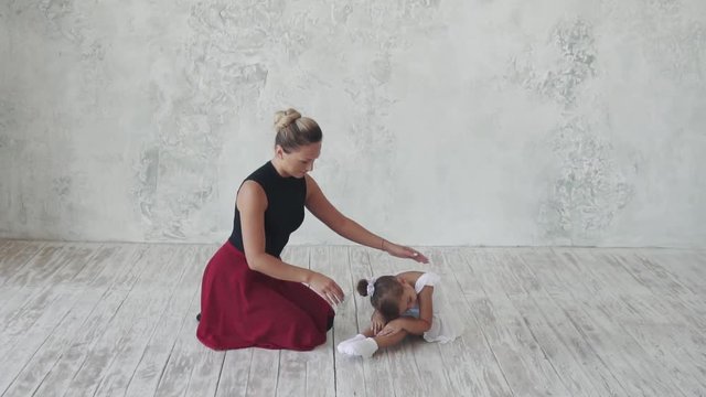 little girl for ballet classes. The choreographer teaches the ballet of a small child