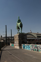 Statue in der nähe des doms am rhein in Köln Deutschland fotografiert während einer Sighteeing...
