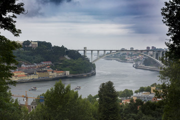 Fototapeta premium Arrabida bridge from Crystal Palace Park, Porto, Portugal