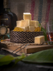 Picada de queso costeno