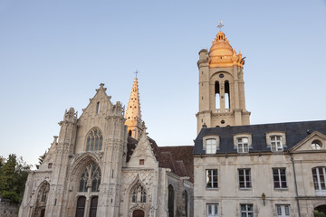 Fototapeta na wymiar St Pierre Church in Senlis