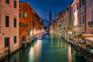 Fototapeta na wymiar Venice. night view of a lagoon canal with a belfry of a hanging church