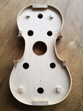 Korpus einer Geige Neubau im Atelier Geigenbauer