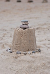 figury z piasku na plaży